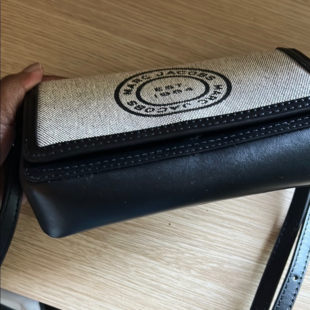 Marc Jacobs Black and Cream Crossbody Bag - Picture 4 of 7